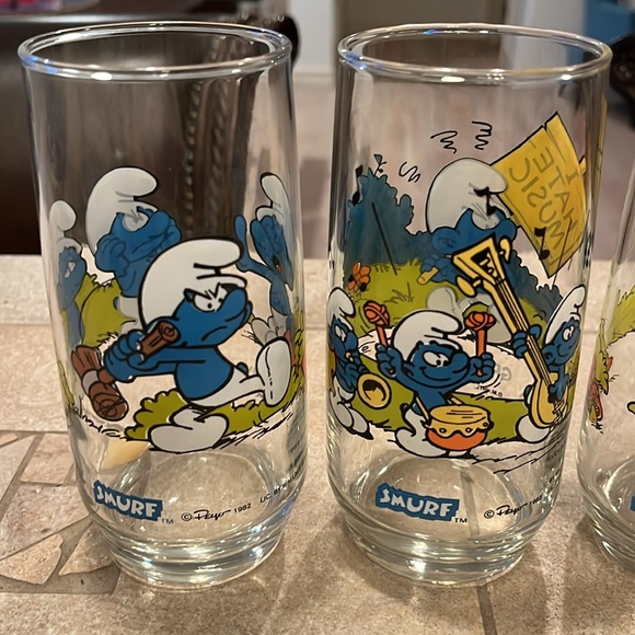Glasses - Picture 2 of 3
